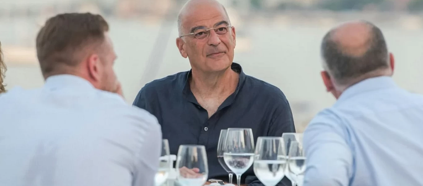 Ο Ν.Δένδιας παρέθεσε ανεπίσημο δείπνο στους ΥΠΕΞ Πολωνίας-Λιθουανίας στην Κέρκυρα (φώτο)